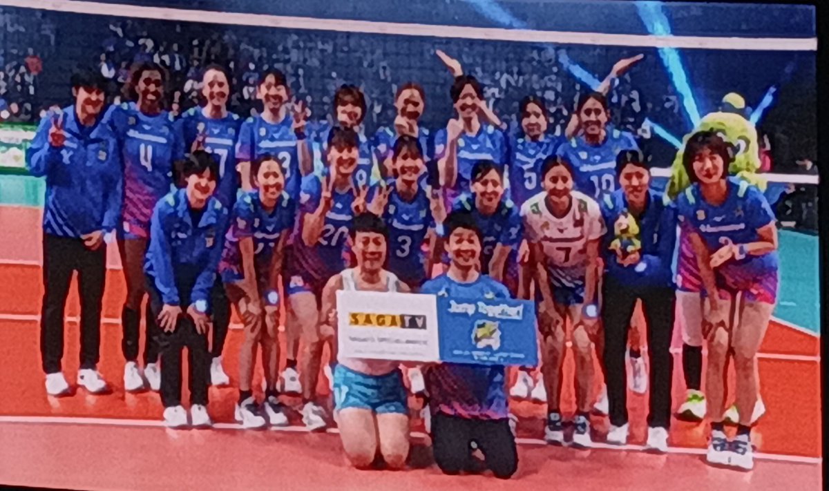 ukenaishi's tweet photo. 【試合終了】
SAGA久光3-1姫路
30勝目!
ナイス勝利!
平川アナウンサー、インタビュー上手い!
さすがプロ!
さて今日のサロンパスアリーナからSAGAアリーナまで選手移動の密着特集が『オラキオスポーツ』でオンエアされるらしいですよ😊
#SAGA久光スプリングス
#SAGAアリーナ
#JumpTogether https://t.co/MmDs0SaYHo
