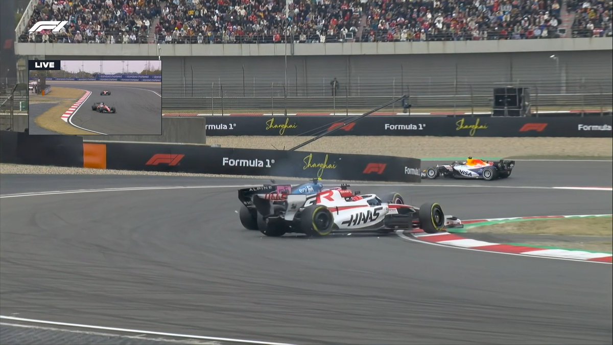 Es increíble. Cada vez que Ocon esta atrás de otro sabes que una cagada se va a mandar. No por algo lo odian Gasly , Verstappen y no se cuantos mas
