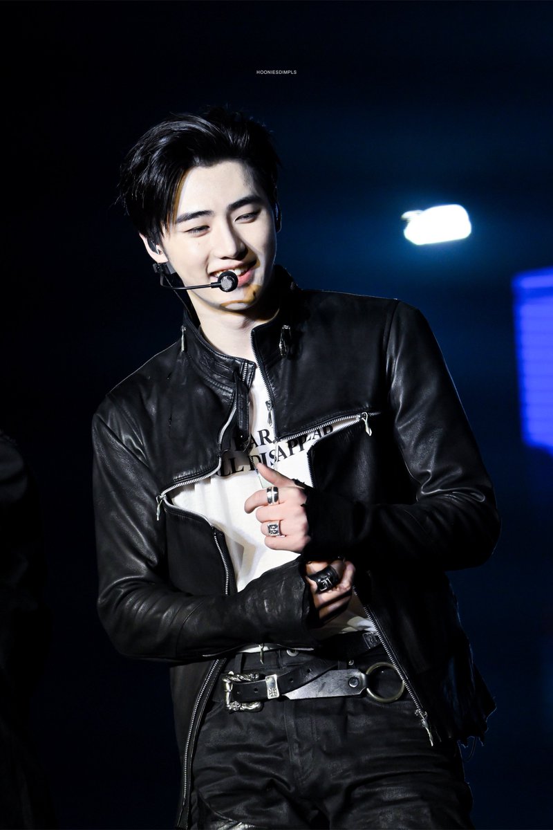 val ᡣ𐭩 tweet media