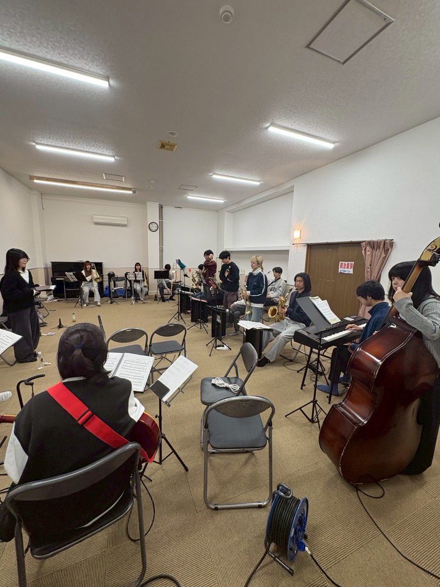 Stack_TCU2's tweet photo. 3/9〜3/12に、同じ吹奏楽団所属のBrassと合同で春合宿を行いました！
雪遊びや美味しいご飯を楽しみながら、充実した4日間でした☃️
苗場ロッヂ ニューひとみの皆様、温かいおもてなしと美味しいお食事をありがとうございました！4日間大変お世話になりました🌟 https://t.co/7cCrZl3f4s