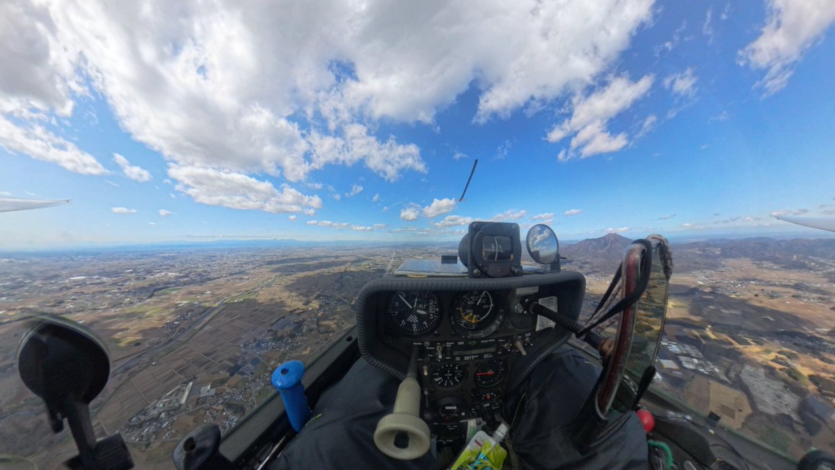 K_TAGAMI's tweet photo. 昨日のグライダー。SkySight予報では、Ave:110km/hで465Kバリバリ！？だったけど、リアルはかなりいまいちな条件。。。遊水地野焼き、煙スゴッ。 小山絹南のパラジャンAZUL_Gnd、何度呼んでも出ない。。菊池さん追悼会の真壁、上空からお邪魔しました。。https://t.co/hyIOV9fZTw https://t.co/MKAMIv92T1