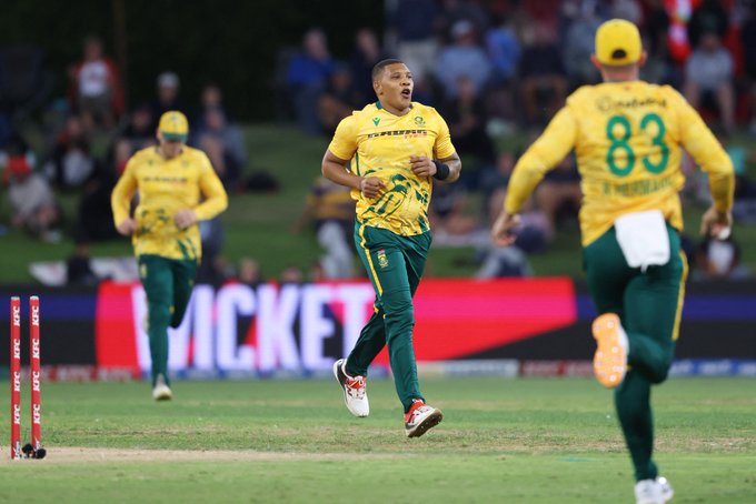 Kiwis are 8 down inside 100! 🤯