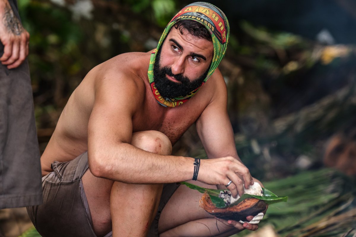 JohnsonAshak's tweet image. Check your blind spots - objects in mirror are closer than they appear 🦍🌴🔥🎲

@survivorau Redemption continues tonight @ 7:00pm on @channel10au | Watch + Stream Free.

#SurvivorAu #Survivor #Redemption #Silverback #Bang
