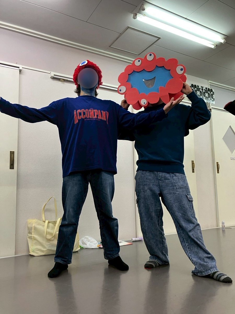 cookingkan's tweet photo. 2025/10/26ハロウィンパーティー😈

ハロウィンパーティーが行われた。
数々のコスプレが散見された。女装をする人が多く、私も女装を行ったが優位を取ることはできなかった。目立つには見た目だけではなく体型も調整して行うべきだったと感じた。後世にはこの失敗を生かして欲しい。
#料理サークル https://t.co/K0WxRaiyDy