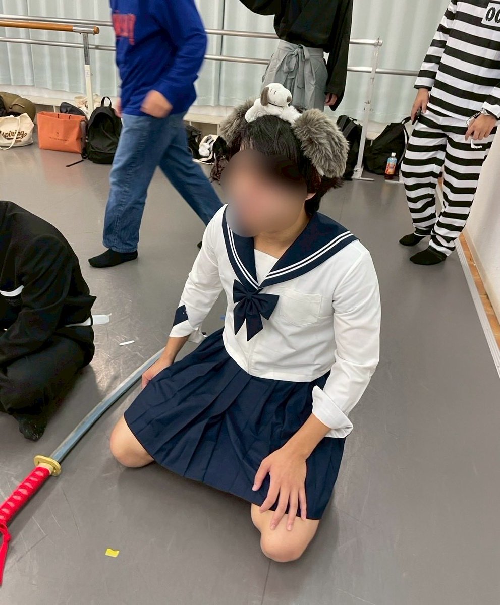 cookingkan's tweet photo. 2025/10/26ハロウィンパーティー😈

ハロウィンパーティーが行われた。
数々のコスプレが散見された。女装をする人が多く、私も女装を行ったが優位を取ることはできなかった。目立つには見た目だけではなく体型も調整して行うべきだったと感じた。後世にはこの失敗を生かして欲しい。
#料理サークル https://t.co/K0WxRaiyDy