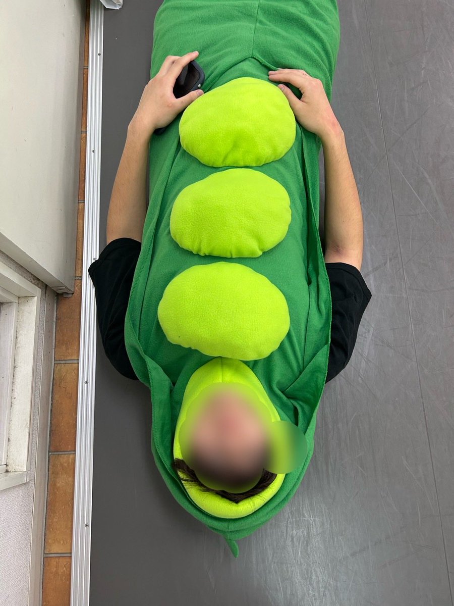 cookingkan's tweet photo. 2025/10/26ハロウィンパーティー😈

ハロウィンパーティーが行われた。
数々のコスプレが散見された。女装をする人が多く、私も女装を行ったが優位を取ることはできなかった。目立つには見た目だけではなく体型も調整して行うべきだったと感じた。後世にはこの失敗を生かして欲しい。
#料理サークル https://t.co/K0WxRaiyDy