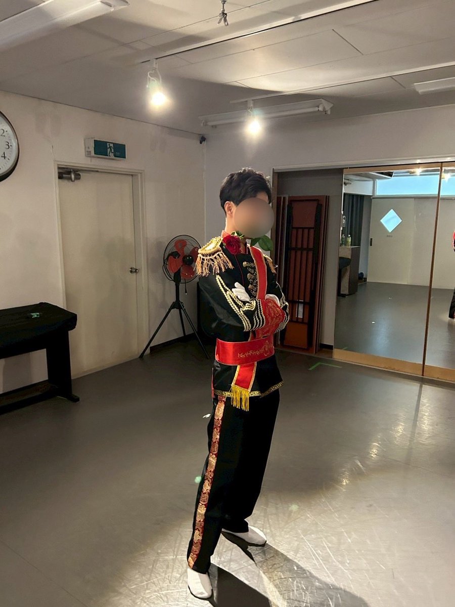 cookingkan's tweet photo. 2025/10/26ハロウィンパーティー😈

ハロウィンパーティーが行われた。
数々のコスプレが散見された。女装をする人が多く、私も女装を行ったが優位を取ることはできなかった。目立つには見た目だけではなく体型も調整して行うべきだったと感じた。後世にはこの失敗を生かして欲しい。
#料理サークル https://t.co/K0WxRaiyDy
