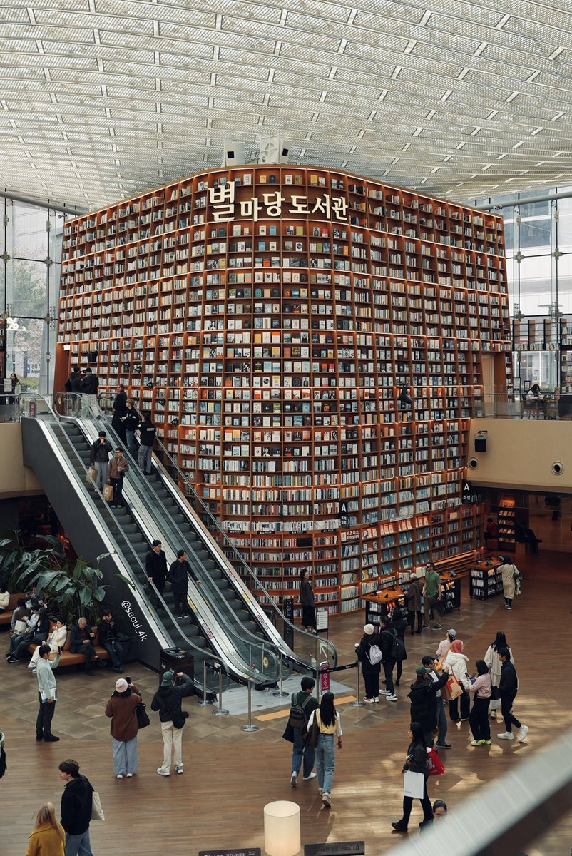 seoul_4k's tweet photo. Capturing a Moment in Seoul 🤳

📍코엑스 별마당도서관 Starfield Library, Coex

#Coex #starfieldlibrary #seoulcity
#seoultravel #별마당도서관 https://t.co/gfmiIlEw1c
