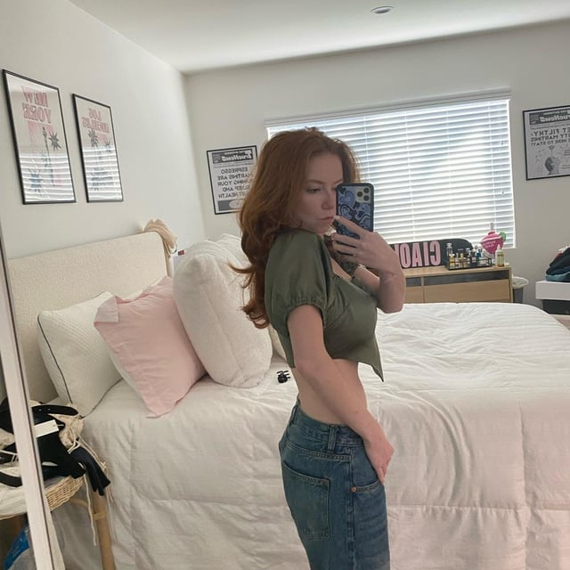 J_Willy2025's tweet photo. #FrancescaCapaldi #RedHead #TeenModel #Busty #Curves #SchoolGirl #Actress #ItalianAmerican https://t.co/lTgk1rTCHm