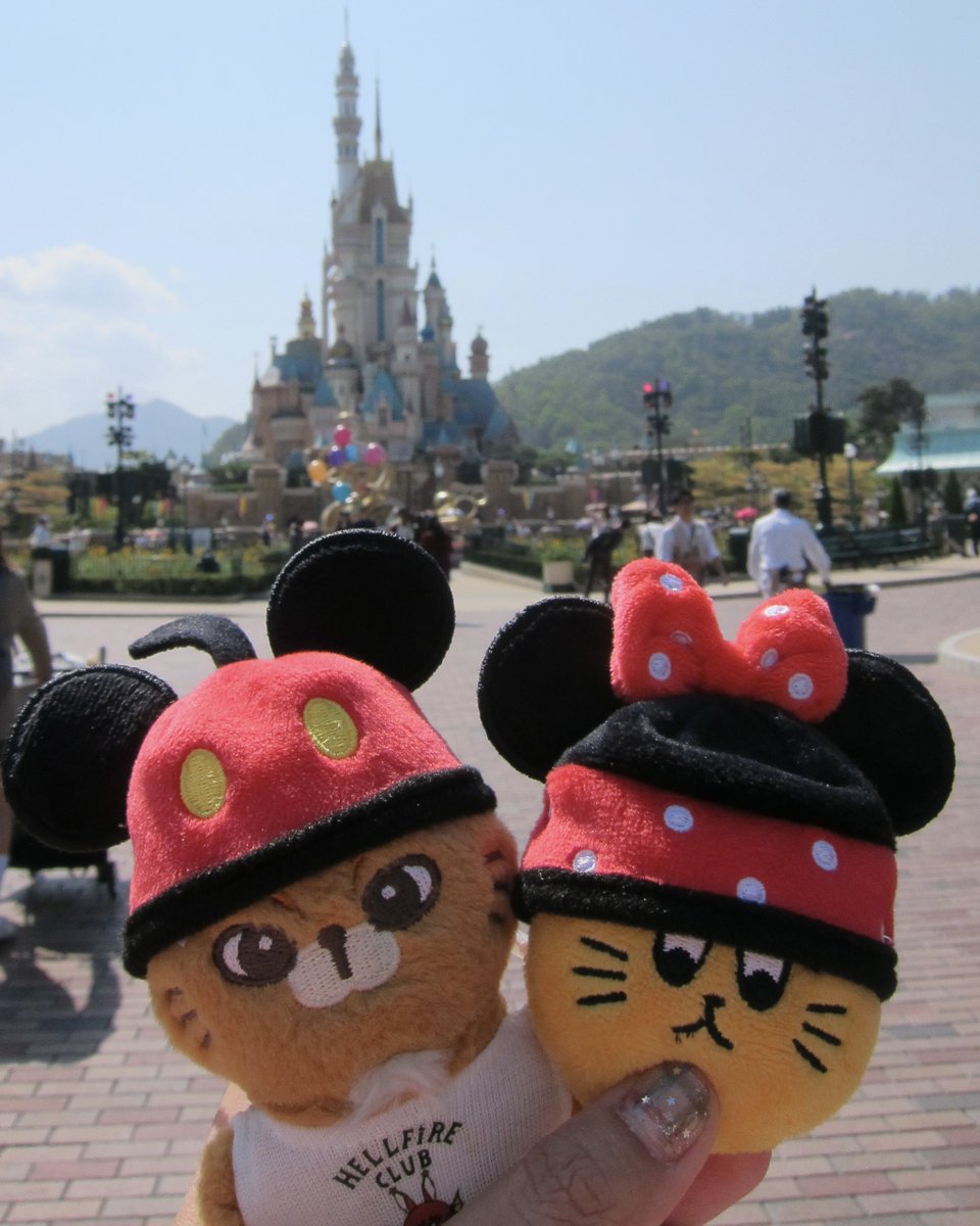 แล้วทำไมต้องมีหมวกคู่ 

ไออยากเปลี่ยนแม่ใหม่❗️                   พี่ก็ด้วย ;-;