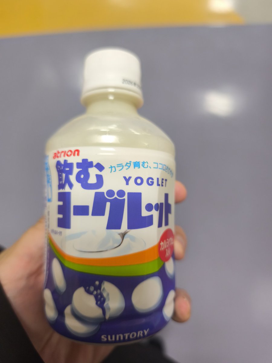 tac73's tweet photo. ヨーグレットを舐めたあとの大量の唾液を口移しされたような風味がある https://t.co/XMvNZaZ7s0