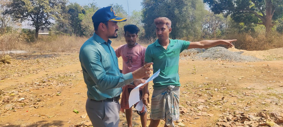 dm_jharsuguda's tweet photo. ପଞ୍ଚପଡ଼ାର ମହାନ ସ୍ୱାଧୀନତା ସଂଗ୍ରାମୀ ଚିନ୍ତାମଣି ପୂଜାରୀଙ୍କ ସ୍ମୃତି ସହ ଜଡ଼ିତ 'ଗାନ୍ଧୀ ସ୍ମୃତି ସଦନ'ର ସୌନ୍ଦର୍ଯ୍ୟକରଣ ଓ ଉନ୍ନୟନମୂଳକ କାର୍ଯ୍ୟର ସମୀକ୍ଷା କରିବା ସହ ଜିଲ୍ଲାପାଳ ନିଜେ ନିର୍ମାଣଧୀନ କୋଠାର ଛାତ ଉପରକୁ ଯାଇ କାର୍ଯ୍ୟର ଗୁଣବତ୍ତା ଓ ମାନ ଯାଞ୍ଚ କରିଥିଲେ।
#Jharsuguda #GandhiSmrutiSadan #Panchpada https://t.co/f9FNaMwzFK