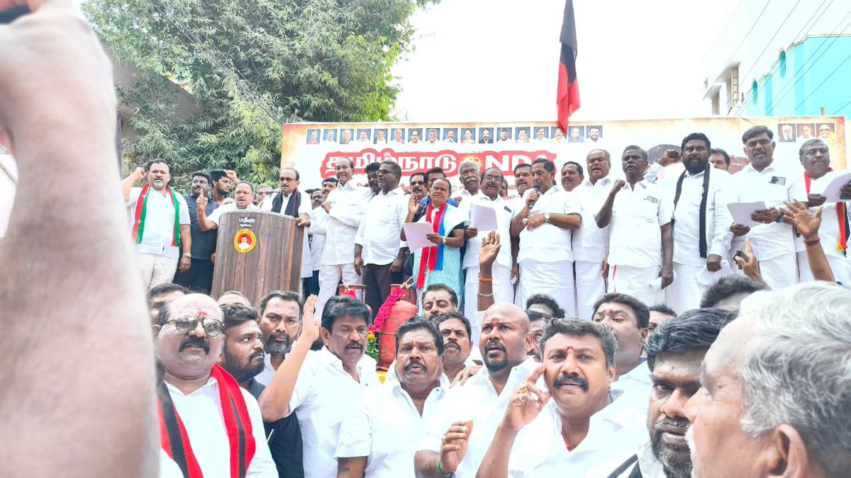 AngusamiDMK's tweet photo. Modi ஜி where is LPஜி

இன்றைய கண்டன ஆர்ப்பாட்டத்தில் மாநகர் மாவட்ட இளைஞர் அணி அமைப்பாளர் ஆருயிர் அண்ணன் #AR_செளந்தரராஜன் அவர்களுடன் https://t.co/ZZzwW0xeOf