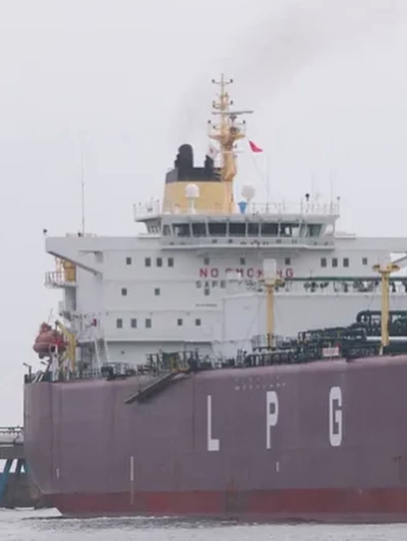 drhemangjoshimp's tweet image. Aura of India 🇮🇳🔥

An Indian-flagged gas vessel, Shivalik, is transiting the Strait of Hormuz without escort.

#ModiHaiToMumkinHai