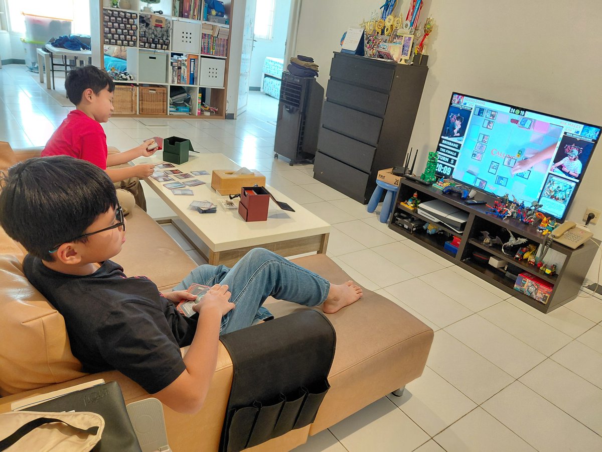 thefabfamfun's tweet photo. spent 10 hours one way just to be 36 hours with the boys

we unsleeved our PQ decks, watched Calling Brisbane, and a movie!

now im off for my another 10 hours train ride, see you guys in a couple of weeks ❤️

#FABmily #FABdad https://t.co/rF376jTmw3