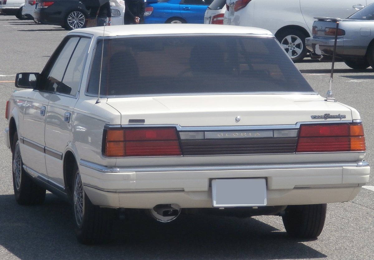 carrave4's tweet photo. セドリックエクセレンスとグロリアグランデージ
(エクセレンスはバックソナーが付いた2度目のエクセレンス) https://t.co/pfvJzkKI6H