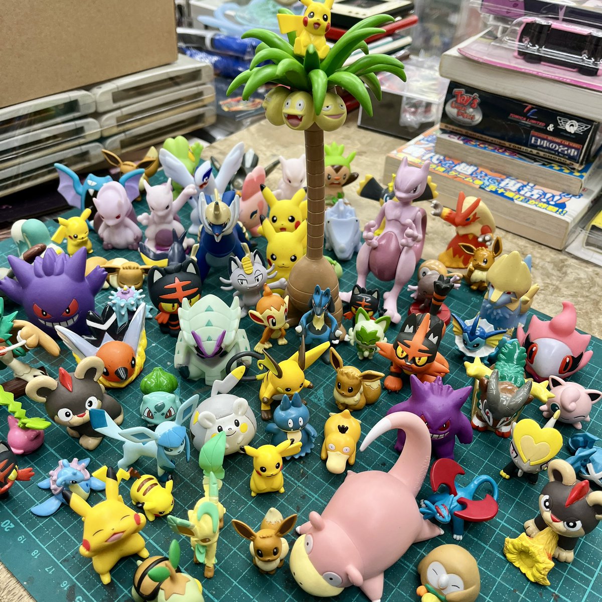 入荷品と掘り出し物です。 大量のポケモンフィギュア！ 祭りも近くなっ
