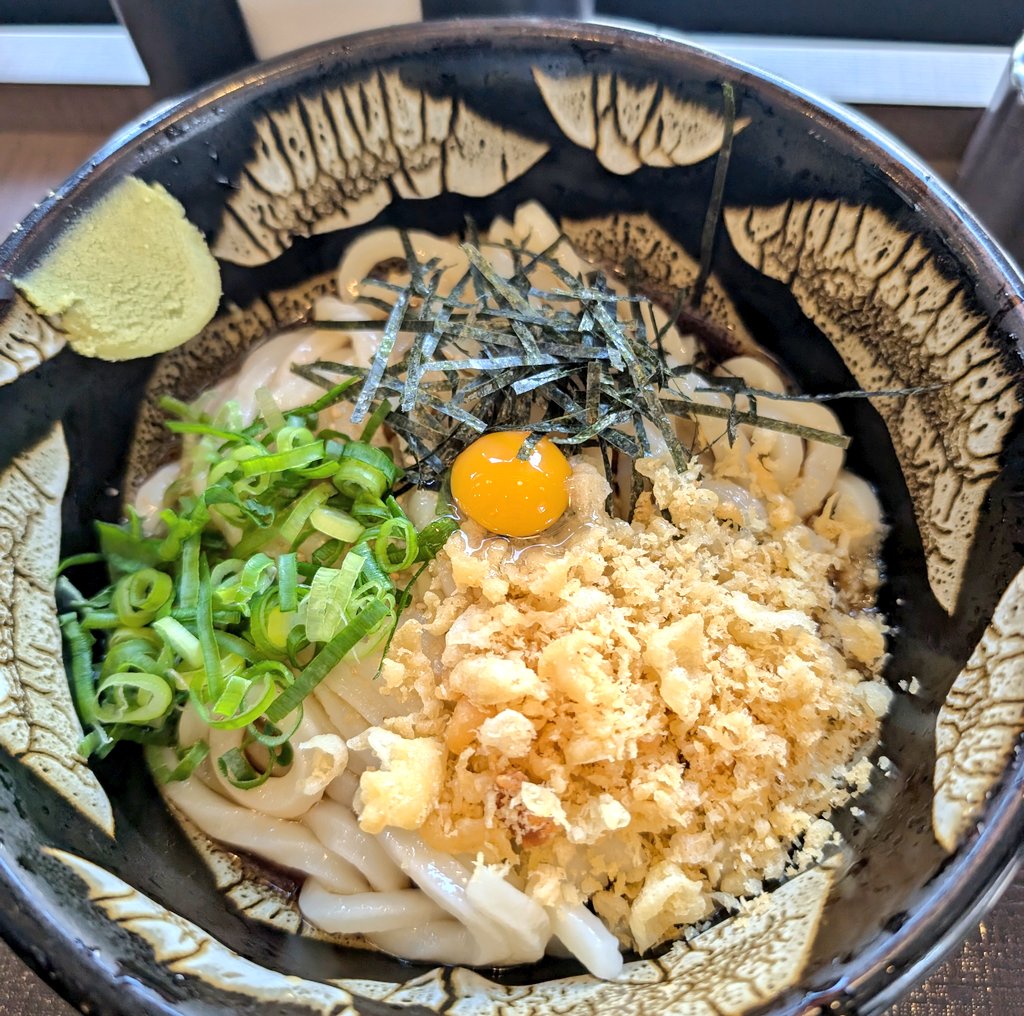 harada_03's tweet photo. 岡山駅のぶっかけうどん（朝ごはん）と、姫路駅のえきそば（おやつ） https://t.co/NirOSgStLk