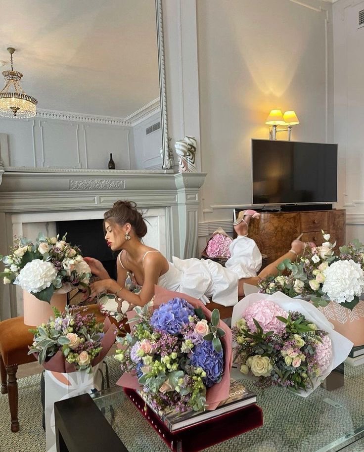 Avazoey_'s tweet photo. she and her flowers 💐🌸 https://t.co/28Oc2gRu1Y