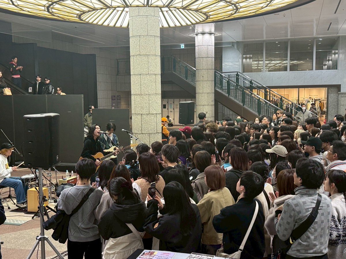Rename_official's tweet photo. 2026.03.15
クリスタ長堀 滝の広場

2度目のゲリラライブ、ありがとうございました！
後ろまでたくさんの人でいっぱいに、出会ってくれた人ありがとうございます！

野音まであと10日、
お待ちしております！💫

#Rename10th
#Rename #Renamejpn #リネイム https://t.co/vkXsl4T36W