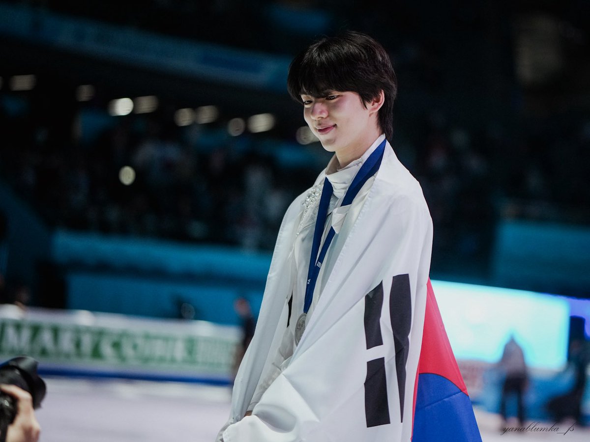 Jun during medal ceremony, 4CC 2026 ✨