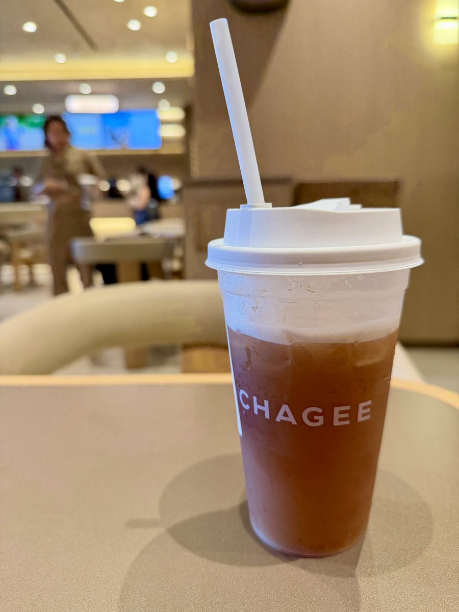 aarronmarc's tweet photo. Ugh so full from the buffet. Drinking Chagee Da Hong Pao Lemon Tea pampababa. https://t.co/mfD8UVZ49V