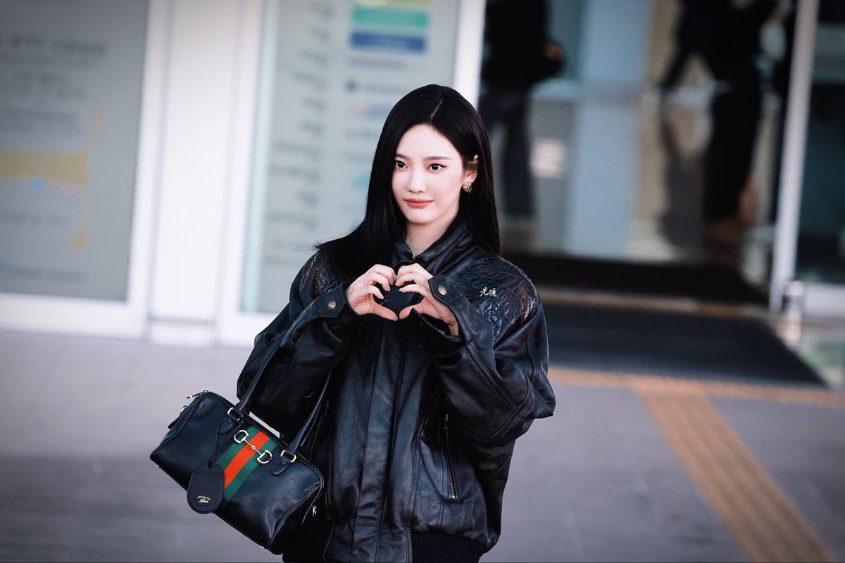 ️️ ️️
️️ ️️
️️ ️️
𝕩 𝙛𝙤𝙧𝙫𝙖𝙡𝙚𝙣𝙘𝙞𝙖
260315 Valencia at Soetta Airport heading to Milan, Italy for Guccello FW26 Fashion Show
️️ ️️
️️ ️️
️️ ️️