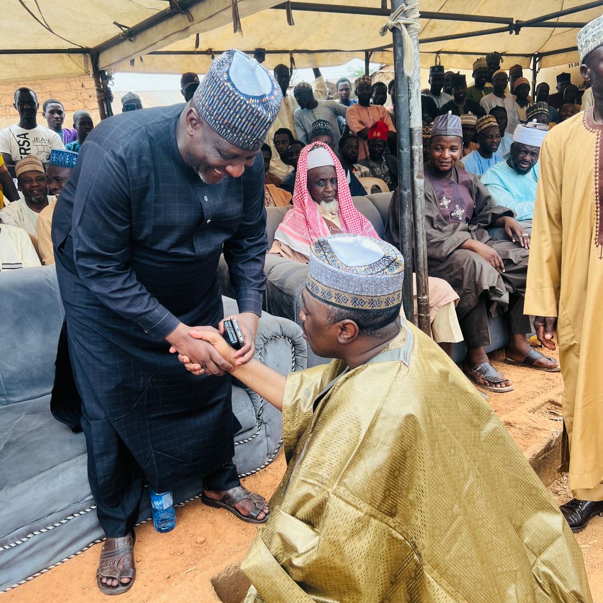 ASoba61926's tweet photo. Har yanzu banga Dan siyasa dake kishin al umma ba kamar hon @Molash7879 Shehu Molash #MOLASH,Mutum ne da baidamu da abun duniya ba.
Burin shi cigaban al ummarsa ba dan afasa bane kowa yarasa, Don hka SOBA ta Dan Amana ce๐
Mubarak Adam https://t.co/RuV72CfeM7