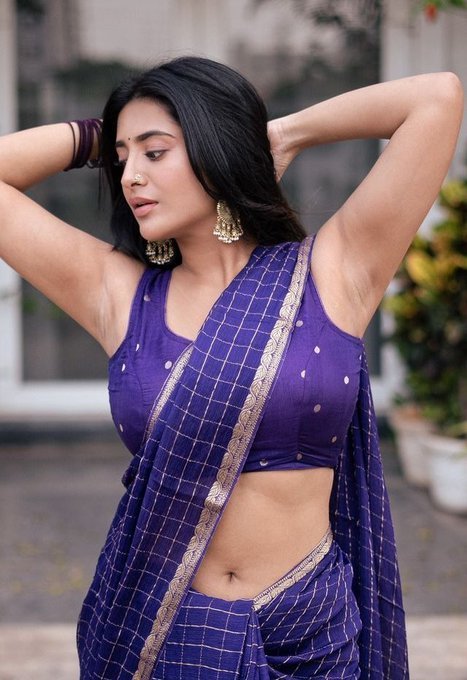 RishiOfficial_1's tweet photo. Whenever Raashi raises her hands, she looks more prettier 🥵😘 https://t.co/hyHhArkGlI