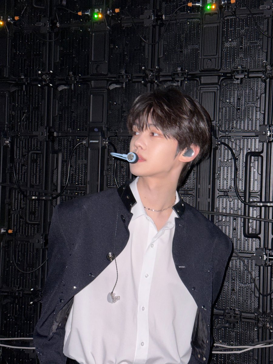 𝐜𝐥𝐨𝐯𝐞𝐫 tweet media