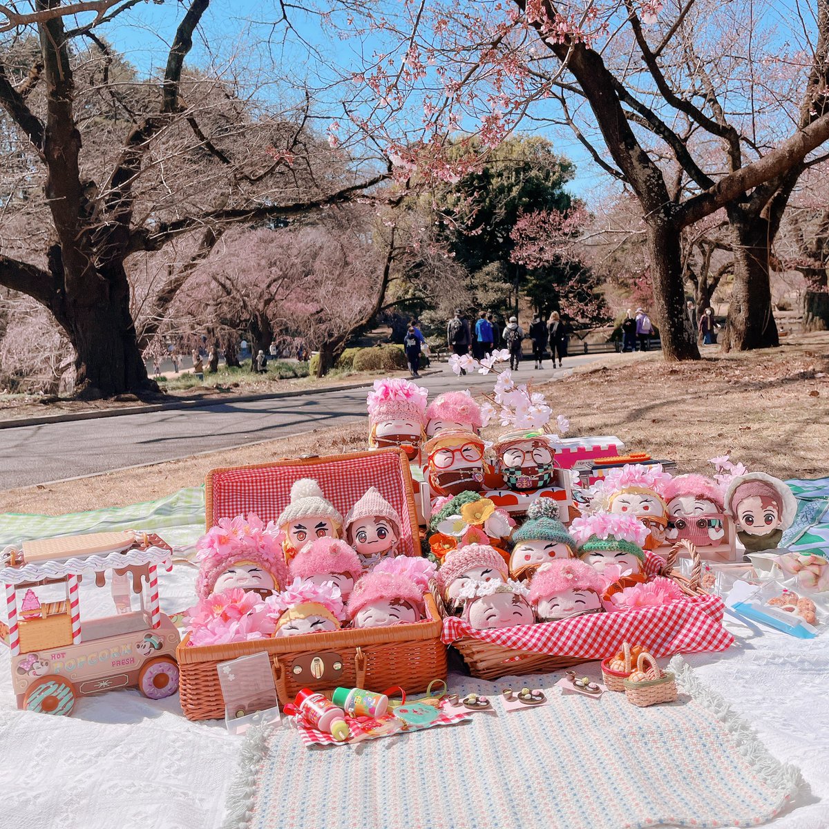 2020_sorao's tweet photo. わいわい☺️
お🌸見ｽﾀｰﾄ時の記📷念📷撮📷影
みんなにっこにこにこし🌸🌸🌸 https://t.co/iGdZB859SH