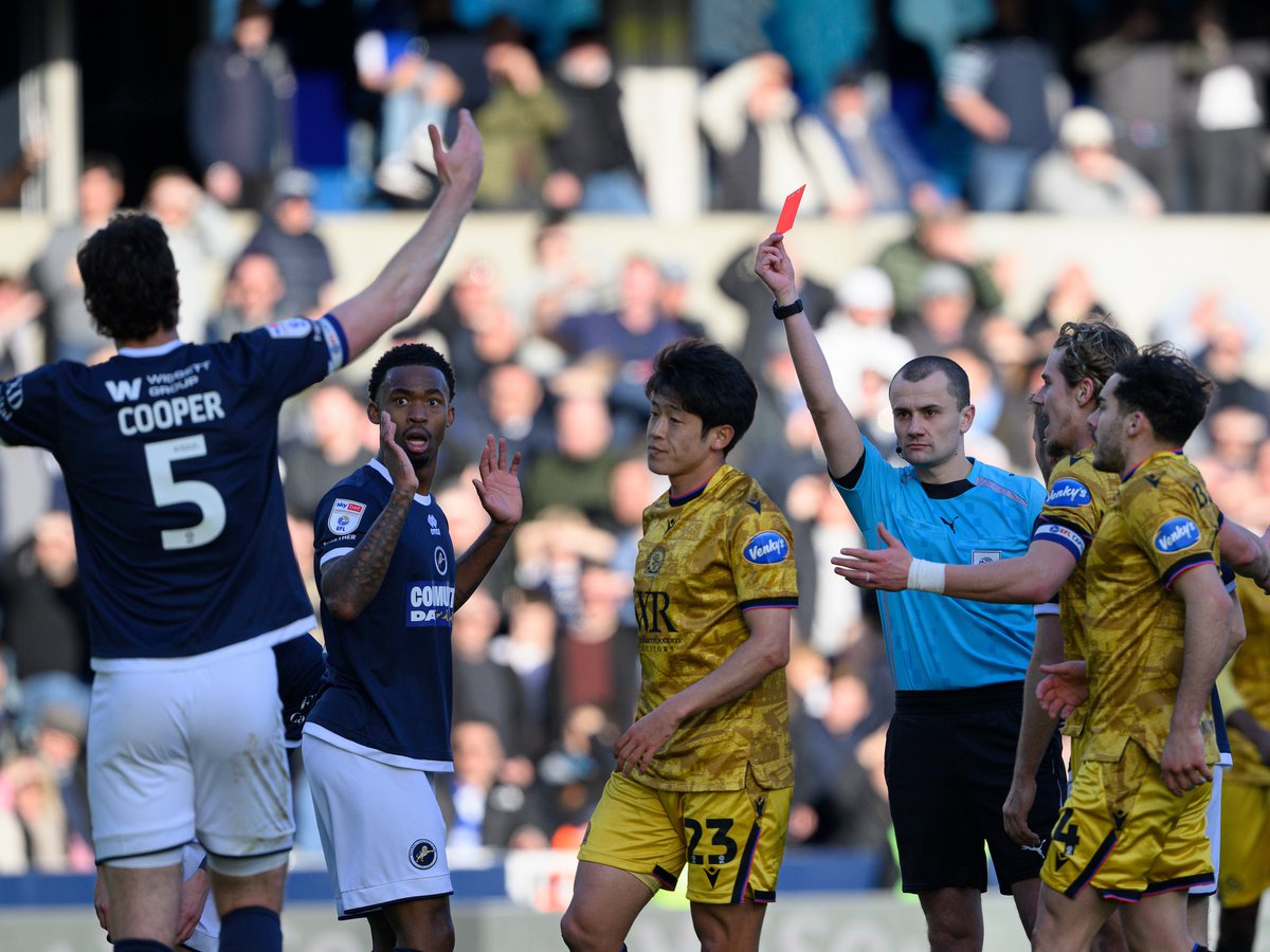 TheMumper's tweet image. If that was red card, then I'm the Dalai Lama
#StripeUp #carveup #pisstake