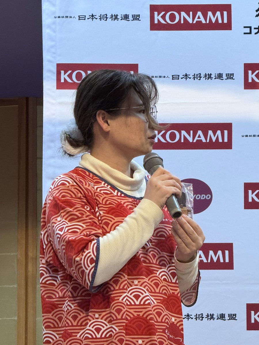 大盤解説の前に物販のご案内 3人とも上手いなぁ😂 棋王戦グッズ激推し