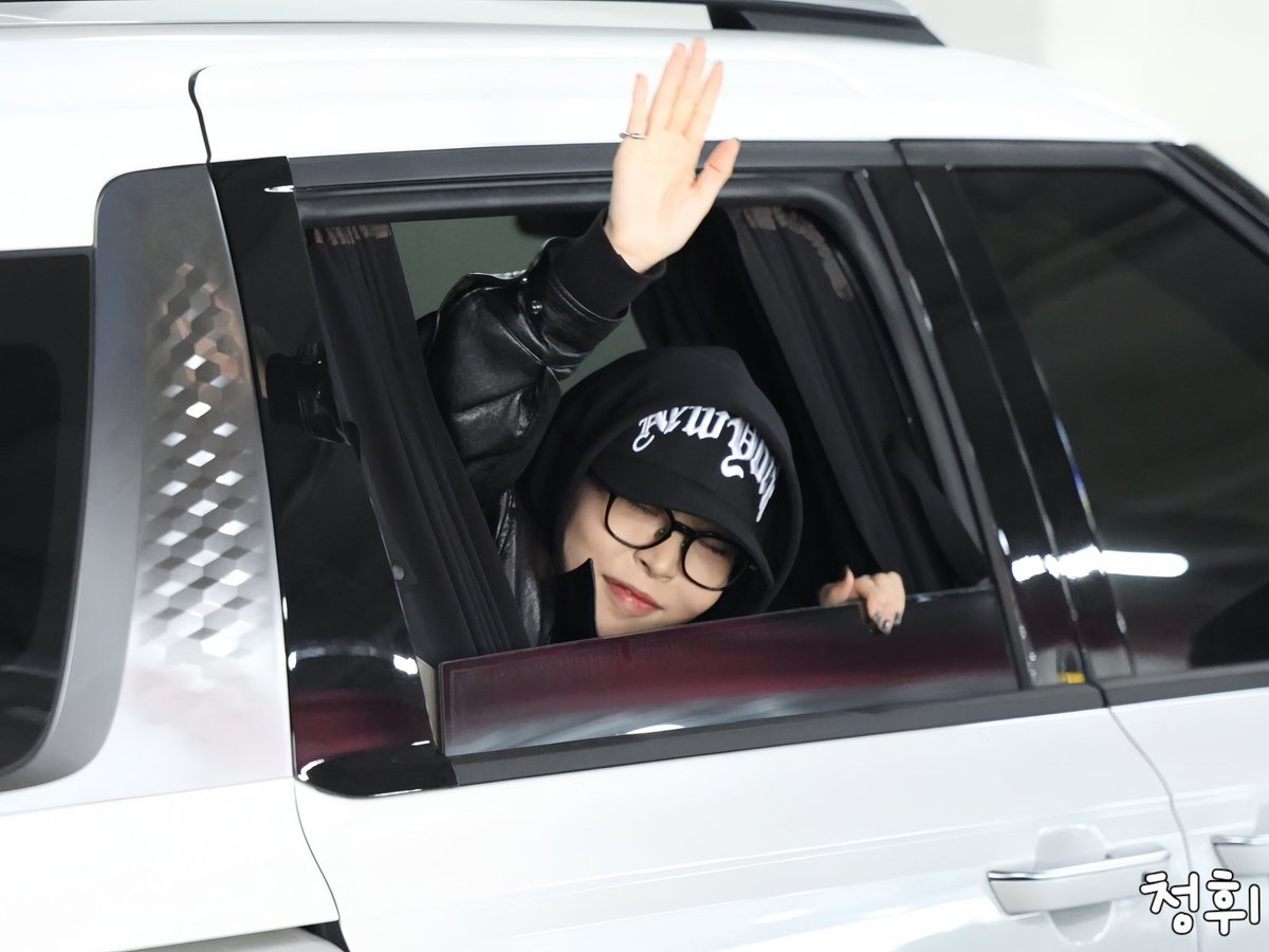 260315 문별 ICN 입국
수고하셨습니다 푹 쉬어요!!

+) 도움 주신 분: 🍟
#mamamoo #moonbyul #마마무 #문별