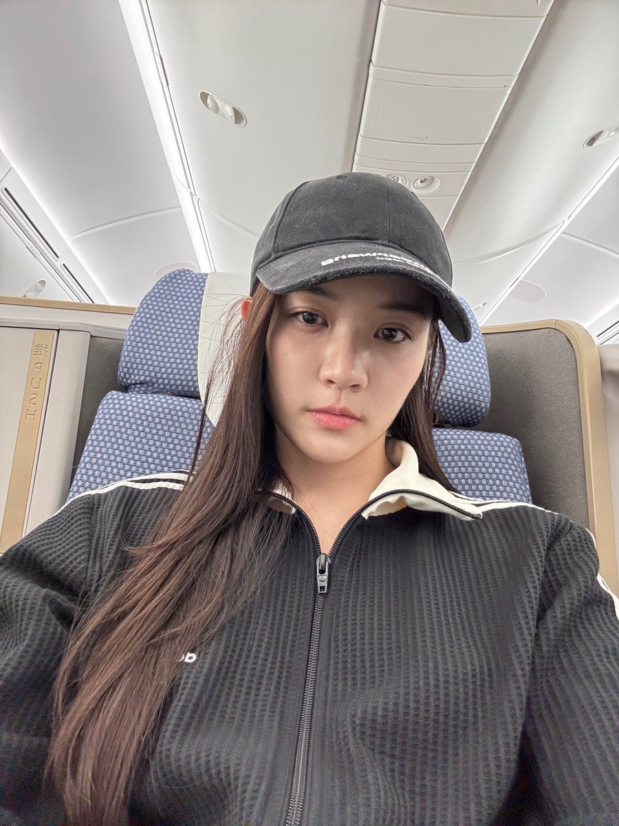 ginnynatnicha's tweet photo. 🛬🛬🛬 https://t.co/RHVM6Q4YjO