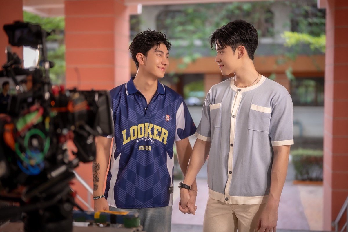 หมาเห่าเครื่องบิน | ADogAndAPlane tweet media