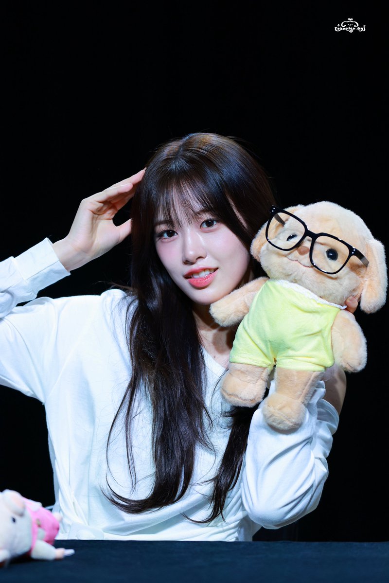 traveler_ayj's tweet image. 260315

팬사인회

ʕ๑•ω•ฅʔ＊

#유진 #안유진 #ユジン #ANYUJIN #아이브 #IVE #YUJIN