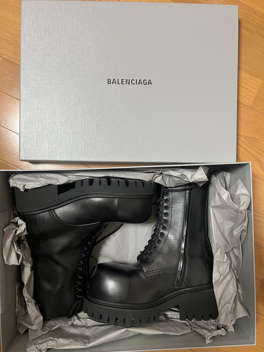ivedivezerose's tweet photo. BALENCIAGA stomper boots https://t.co/1gDEWmZZ6m