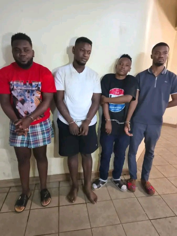 OnlyLamineJr's tweet photo. Madolo awa akuti yawo ndiyopita malo ogona, kudya, kumwa kenako amapanga fake payment ndiye pano atapidwa.
#saynotofakelife https://t.co/Cmhi2nS8rd