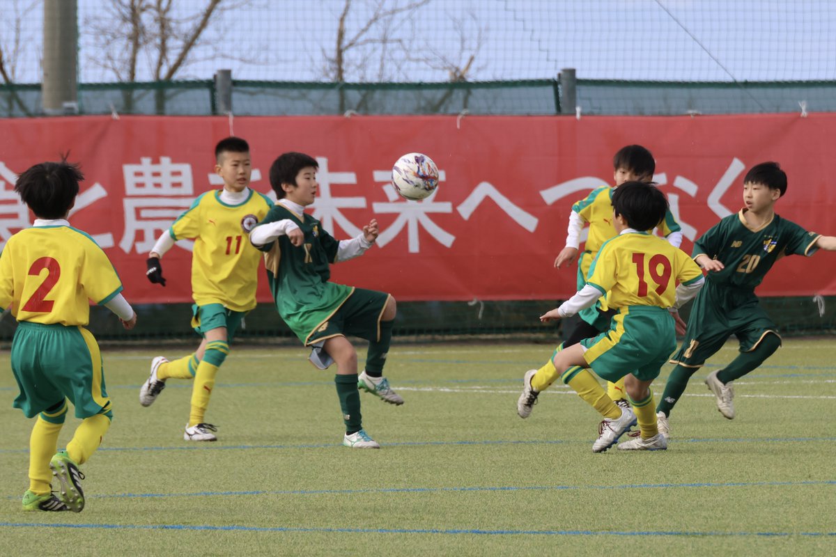 zennoh_sports's tweet photo. ⚽️JA全農杯全国小学生選抜 #サッカー in北信越🦀

【3位決定戦】
SS.FC(石川)と符津SS(石川)の試合は3-1でSS.FCが勝利😊👏✨
応援にも熱が入る、気迫あふれる熱戦でした🔥🔥🔥

「ニッポンの食」パワーで がんばれ！🇯🇵

#チビリンピック #チビリンサッカー #全農 https://t.co/NRQRk7wl6k