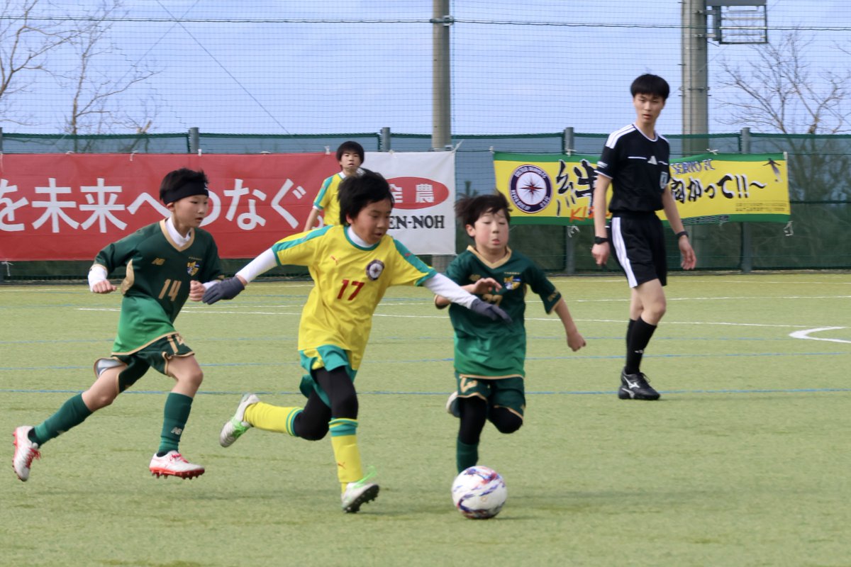 zennoh_sports's tweet photo. ⚽️JA全農杯全国小学生選抜 #サッカー in北信越🦀

【3位決定戦】
SS.FC(石川)と符津SS(石川)の試合は3-1でSS.FCが勝利😊👏✨
応援にも熱が入る、気迫あふれる熱戦でした🔥🔥🔥

「ニッポンの食」パワーで がんばれ！🇯🇵

#チビリンピック #チビリンサッカー #全農 https://t.co/NRQRk7wl6k