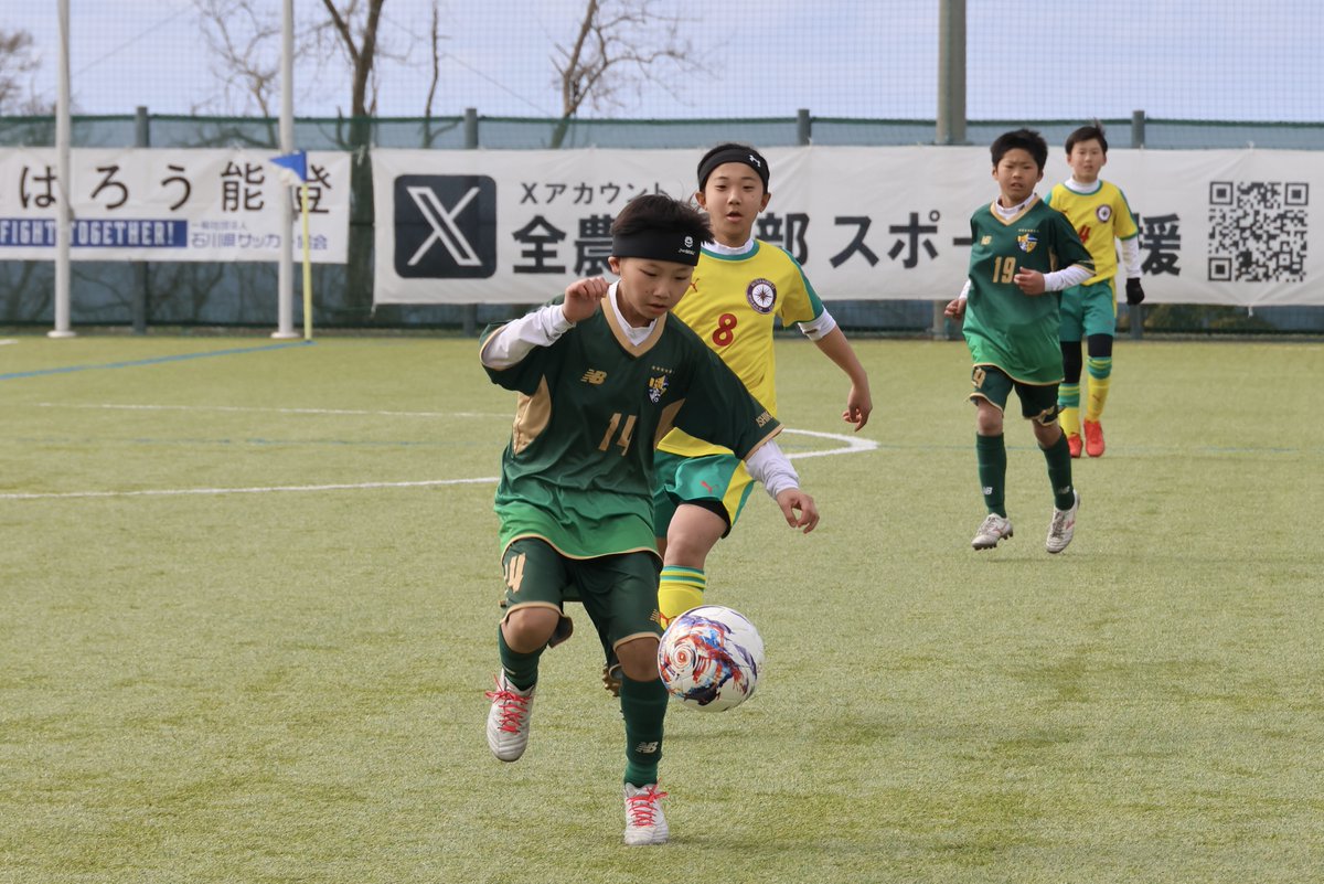 zennoh_sports's tweet photo. ⚽️JA全農杯全国小学生選抜 #サッカー in北信越🦀

【3位決定戦】
SS.FC(石川)と符津SS(石川)の試合は3-1でSS.FCが勝利😊👏✨
応援にも熱が入る、気迫あふれる熱戦でした🔥🔥🔥

「ニッポンの食」パワーで がんばれ！🇯🇵

#チビリンピック #チビリンサッカー #全農 https://t.co/NRQRk7wl6k