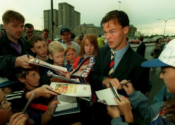 WATP72RFC's tweet photo. 💙Happy 54th Birthday Joachim Bjorkland. The Swedish International joined #Rangers from Vincenza for £1.7m in 1996. He'd play 83 games in all competions, winning #9IAR & a League Cup before moving to Valencia for £2.5m in 1998, where he ended up a #UCL Finalist on 2 occasions. https://t.co/fEwrA80Drk