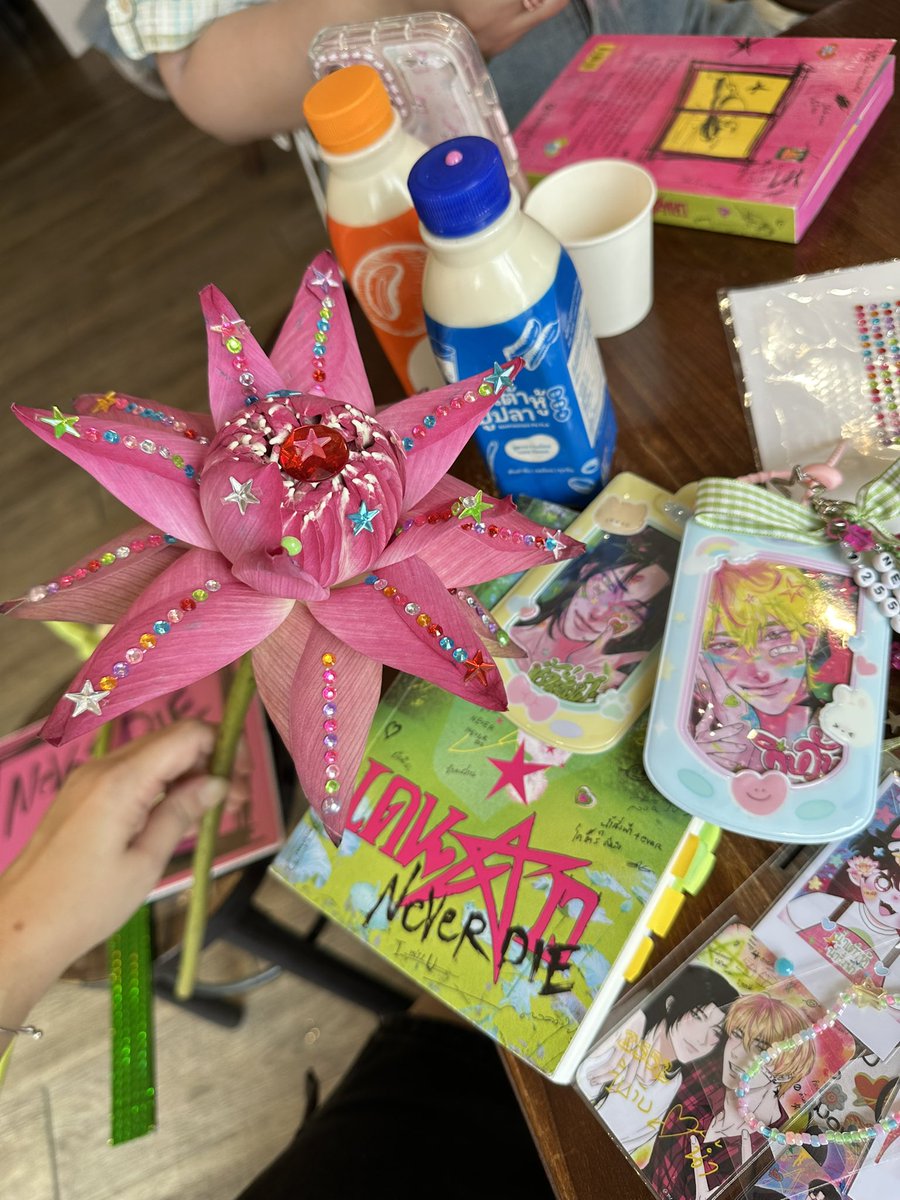 babyinmarch's tweet photo. พบปะเดนดาวเดี้ยนและเจ้าของร้านน้ำเต้าหู้ที่น่ารักที่สุดในโลก 🪷💖💚✨

@Nugoj_ @isuseve #น้ําเต้าหู้ปูปลาxเดนดาวneverdie https://t.co/xmUqOs0DQw