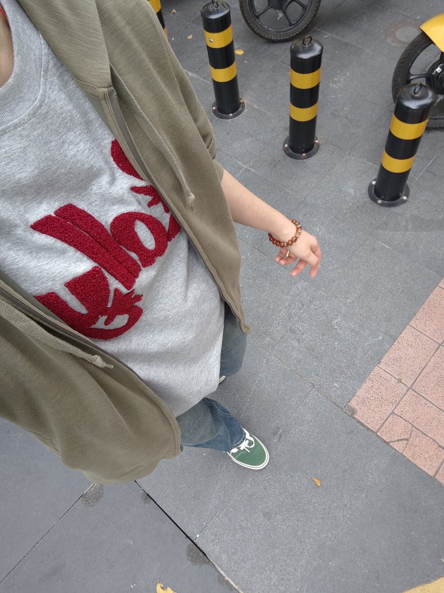 白给的小菜 tweet media