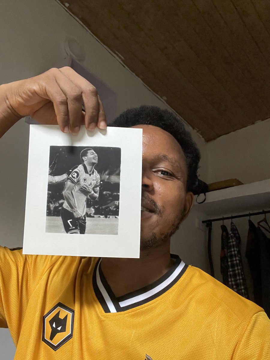 rapidodraws's tweet photo. for your viewing displeasure (or pleasure), here I am with my recent drawing of André

As you can see it’s really smol 😅

This drawing is still up for adoption. Any support is appreciated 🙏🏽

#wwfc @Wolves https://t.co/LZRV97AmaQ