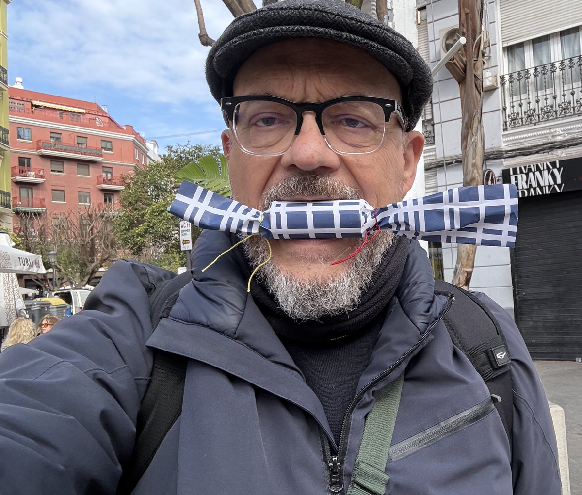 La Universidad de Wisconsin publica un estudio sobre las Fallas donde concluye: 
- Para controlar la seguridad hacen falta más policías que falleros.
- La reducción del tamaño de monumento es inversamente proporcional al crecimiento exponencial de la carpa.

📸: piroturista