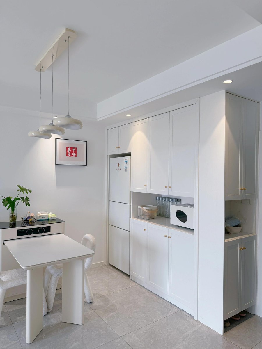 Rajendr27795219's tweet image. "Time to declutter!  Sort old items—keep what sparks joy, donate what doesn’t. Small space = big peace of mind. #DeclutterLife #OldItemSort"