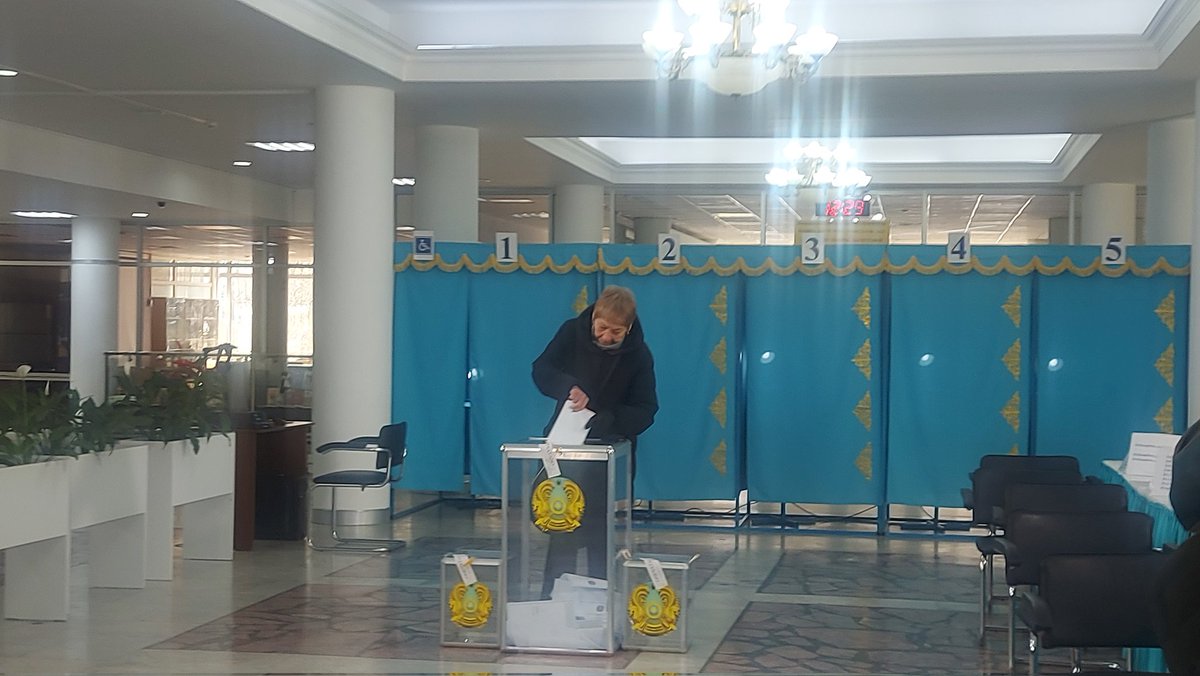 joannalillis's tweet image. #Kazakhstan voting on new constitution today that's sure to pass. Government says it will boost accountability and checks and balances, critics say it will shore up presidential power and offer Tokayev a loophole to seek another term.