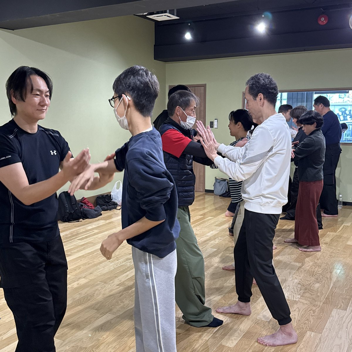 日曜武術教室！！  
今日も太極拳の繊細な技術をみんなで検証。  
身体操作の奥深さを実感❗️  
中心軸とはまた違う楽しさ✨

私の本来の目標は、武術の深淵に少しでも触れること。  
出会った本物の達人に少しでも近づくこと。

そのために、中心軸は必須科目。  
#日々是練功
